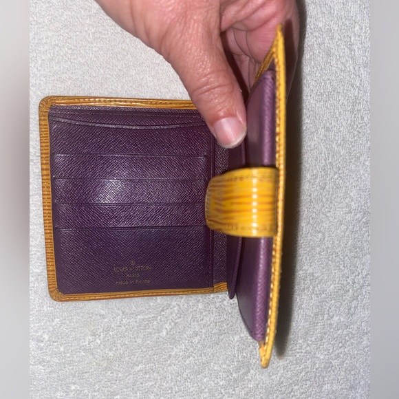 Authentic Louis Vuitton Yellow Epi Snap Wallet - Picture 4 of 13